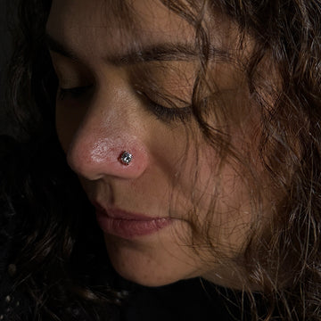 Big Single Diamond Nose Pin (rose gold plated)